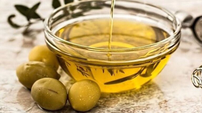 El aceite de oliva virgen enriquecido previene el colesterol, según