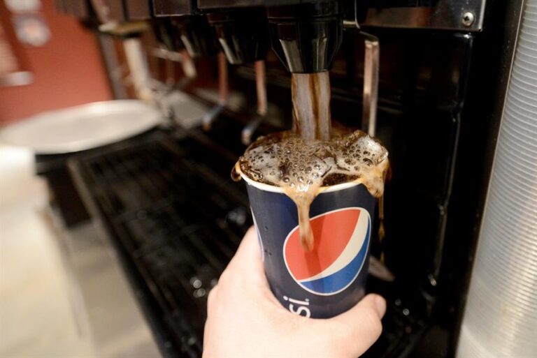 Informe revela la mayor reducción de calorías en bebidas en