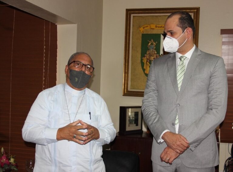 Director Promese y rector de UCSD revisan temas de salud