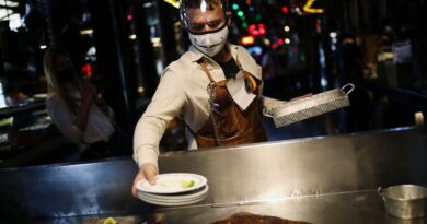 El gobierno de EEUU advirtió que los restaurantes siguen siendo los lugares más peligrosos para el contagio de COVID-19