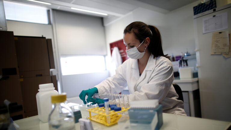 Un primer estudio confirma que aguas residuales de un inodoro diseminaron un brote de coronavirus