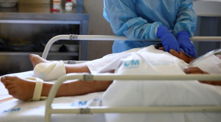 Científicos españoles estiman 80 % de pacientes ingresados con Covid-19