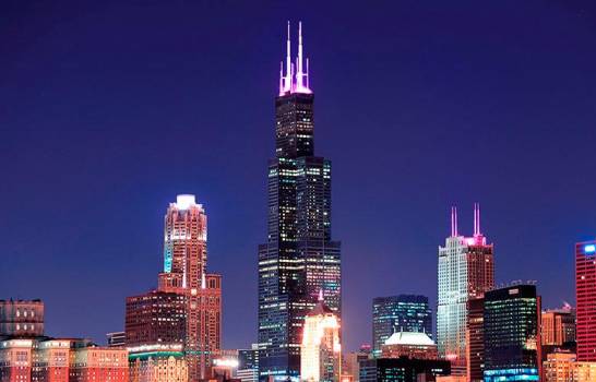 Más de 100 edificios en EEUU se iluminan por el cáncer de mama metastásico