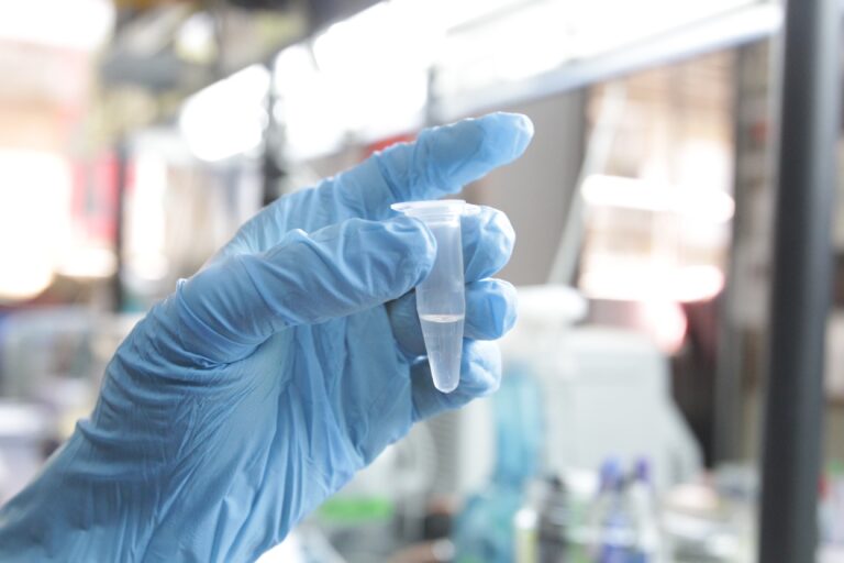 Ensayan una vacuna para prevenir cáncer de pulmón, intestino y