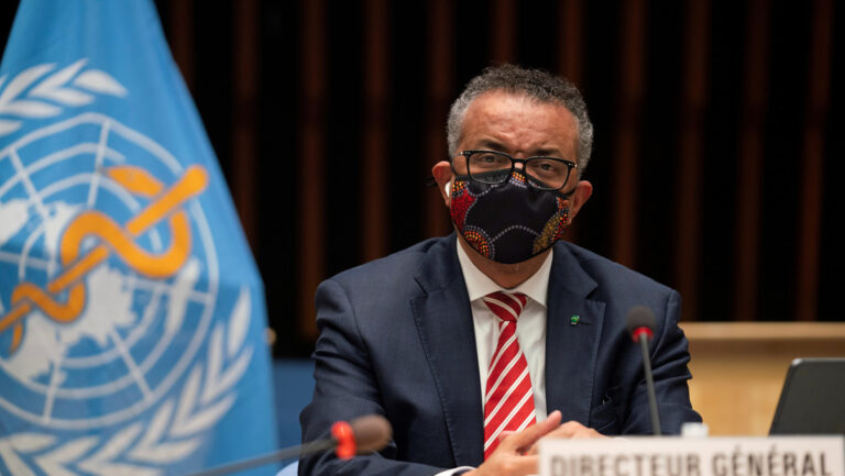 El jefe de la OMS advierte que aunque el mundo está cansado del covid-19, el virus "no está cansado de nosotros"