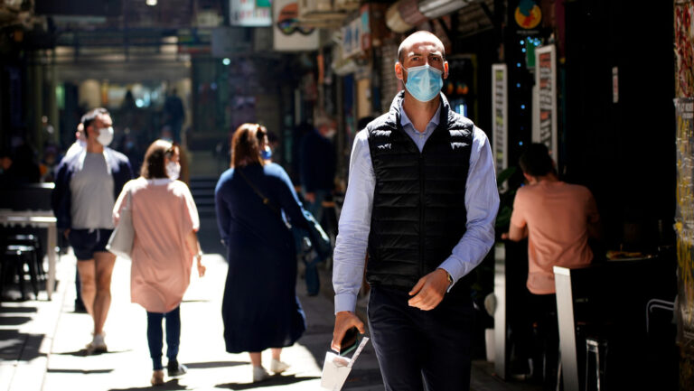 Australia da marcha atrás con su vacuna contra el covid-19 por falsos positivos de VIH