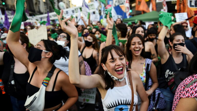 El Senado de Argentina legaliza #ElAborto