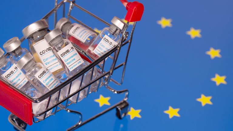 Moderna, Pfizer y AstraZeneca: la Agencia Europea del Medicamento estudia las vacunas de COVID-19