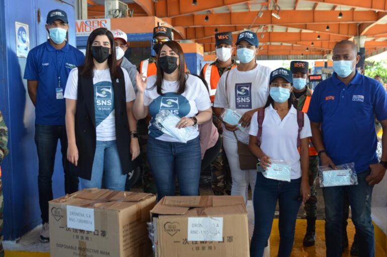 SNS y MOPC entregan miles de mascarillas en principales peajes