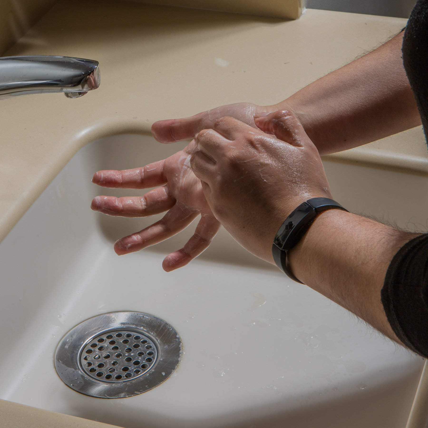 Lavado de manos elimina más de la mitad de las bacterias y virus