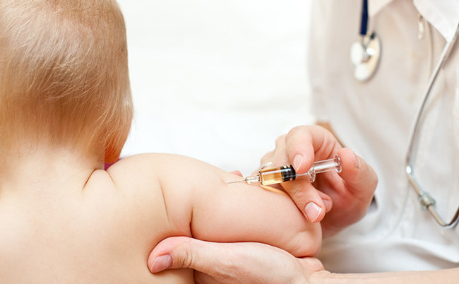 Pediatras sugieren la vacunación contra influenza