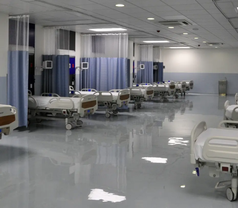Sigue elevada la ocupación de UCI privada por covid-19