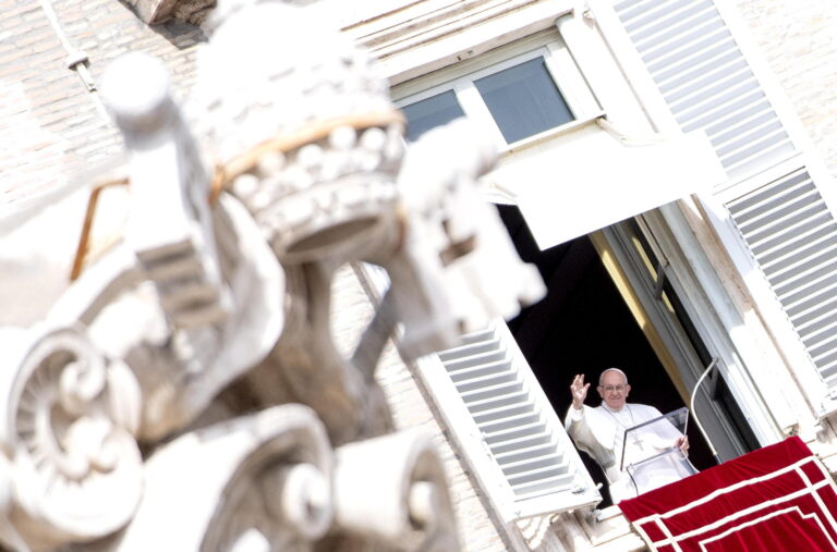 El Vaticano iniciará la vacunación contra la COVID-19 a mitad
