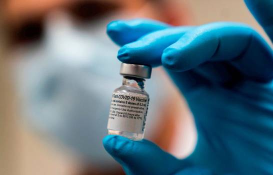 Colegio Médico prioriza vacunas de Pfizer y Moderna; pide al Gobierno traerlas en enero