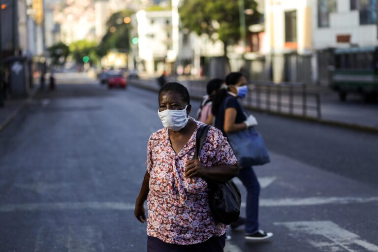 Se rehúsan al uso de doble mascarilla por cepa del covid-19, como recomendó Dr. Puello Herrera