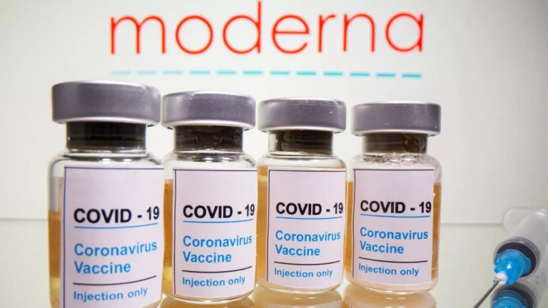 Moderna asegura que su vacuna protege contra las variantes británica