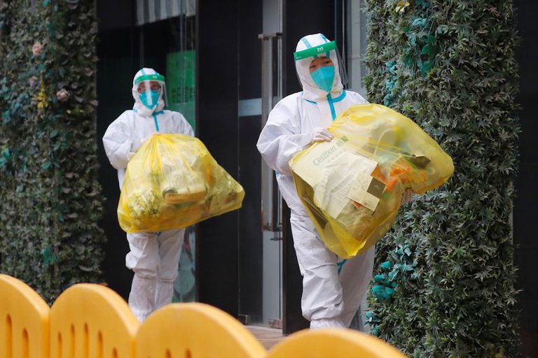 Los expertos de la OMS salieron de su cuarentena en Wuhan para iniciar la investigación sobre el origen del coronavirus