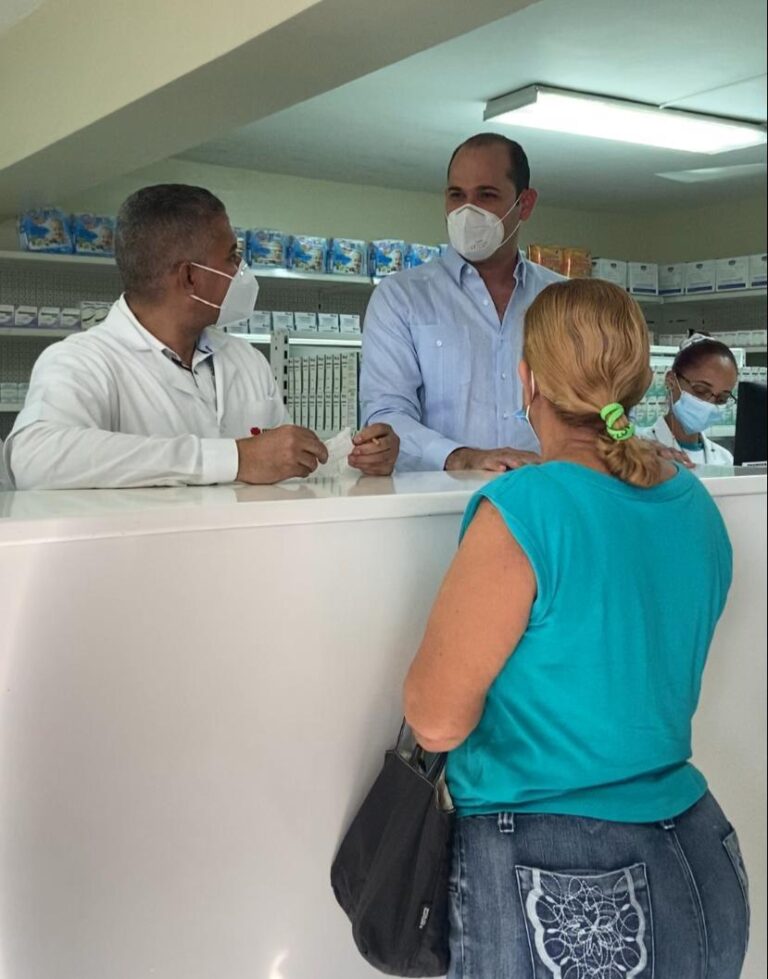 Director Promese busca agilizar entrega de medicamentos en farmacias