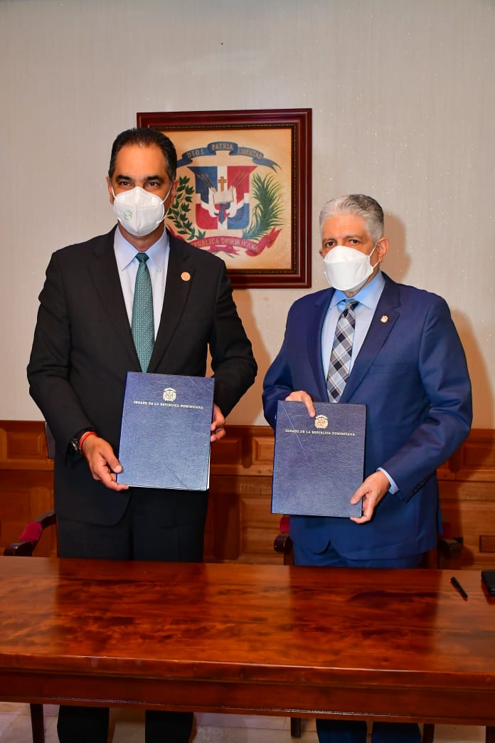 El Senado de la República y SeNaSa firman un convenio de colaboración