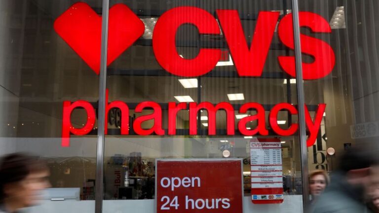CVS ahora ofrece vacunas COVID en estas 5 ubicaciones de Illinois