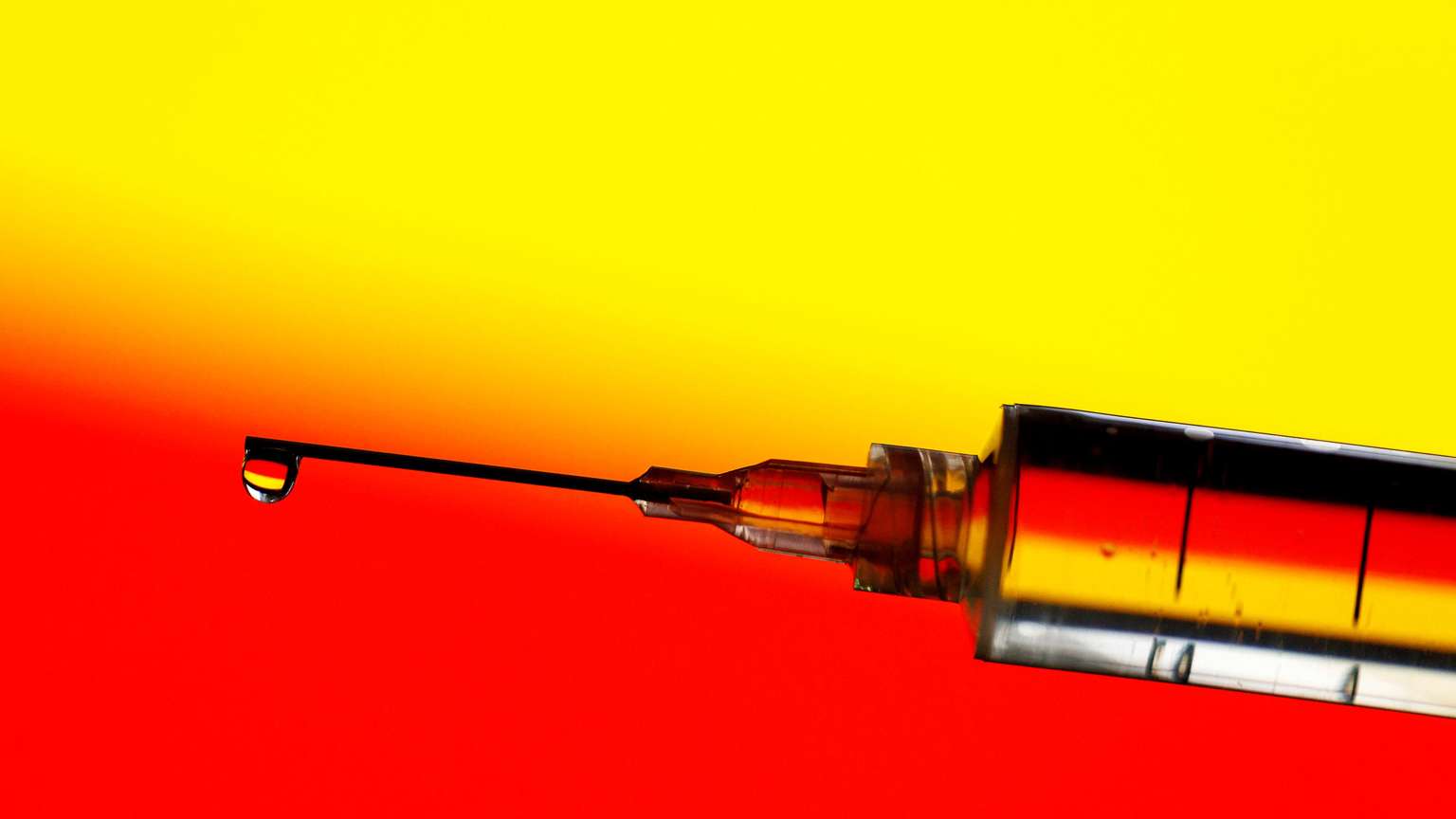 Las vacunas contra la astrazeneca deben comenzar de nuevo.