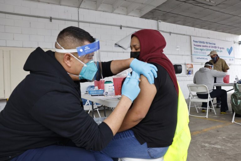 Estados Unidos aplicó 4,5 millones de dosis de vacunas contra el COVID-19 en un día