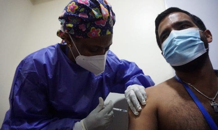 El Gobierno contrata con China 10.7 millones de vacunas contra Covid