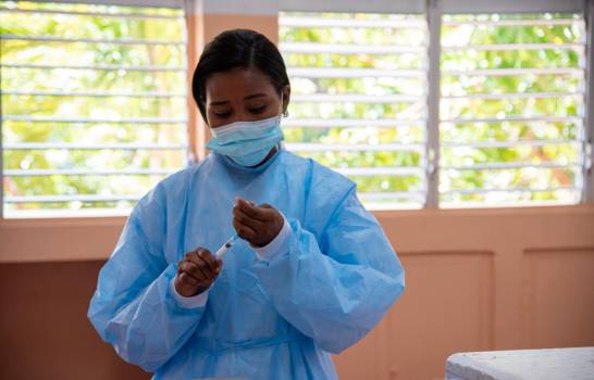 ¿Por qué es posible contraer COVID-19 entre primera y segunda dosis de vacuna?