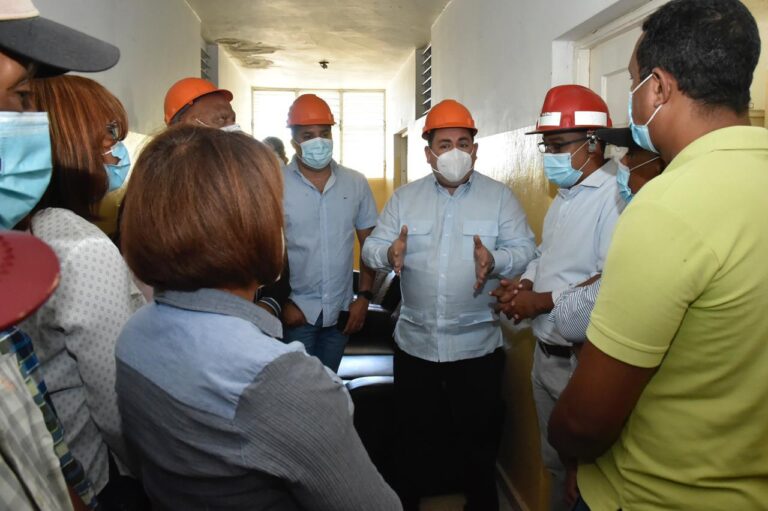 Director SNS supervisa hospitales región Sur durante el fin de
