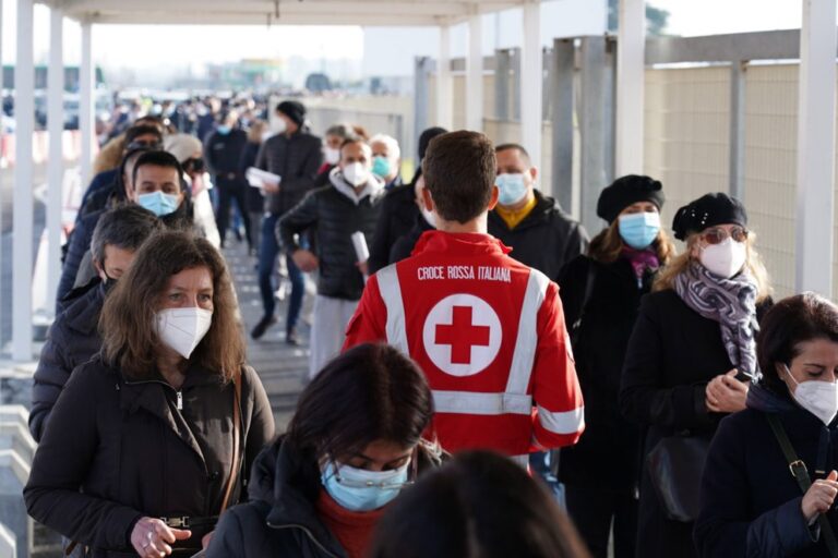 Así avanza la vacunación a los docentes contra el coronavirus en el mundo