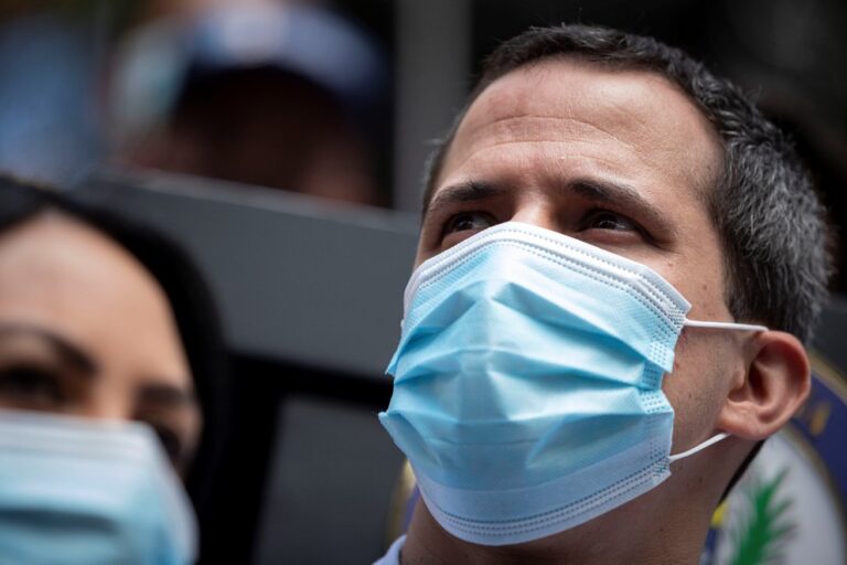 Juan Guaidó informó que tiene coronavirus