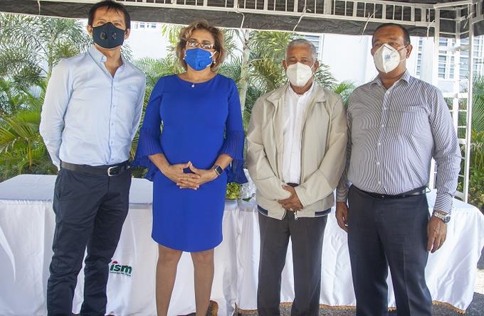 ISM entrega central de oxígeno y ventilador al Hospital General Santiago Rodríguez