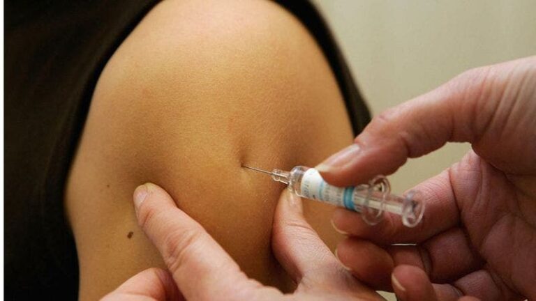Por qué las vacunas contra el coronavirus se ponen en