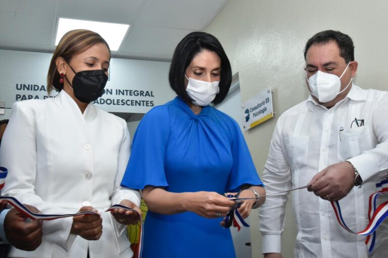 Primera Dama y SNS dejan inaugurada Unidad Atención Integral de