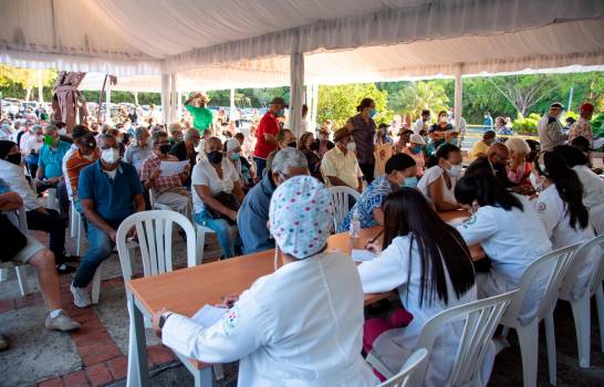 Estiman que el 90 % de los dominicanos se vacunará contra el COVID-19