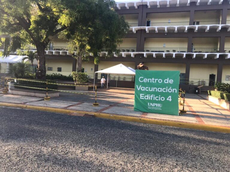Centros de vacunación siguen cerrados pese a que hoy iniciaría segunda jornada inmunización