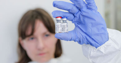 EE.UU. supera las 100 millones de dosis de vacunas administradas contra el covid-19