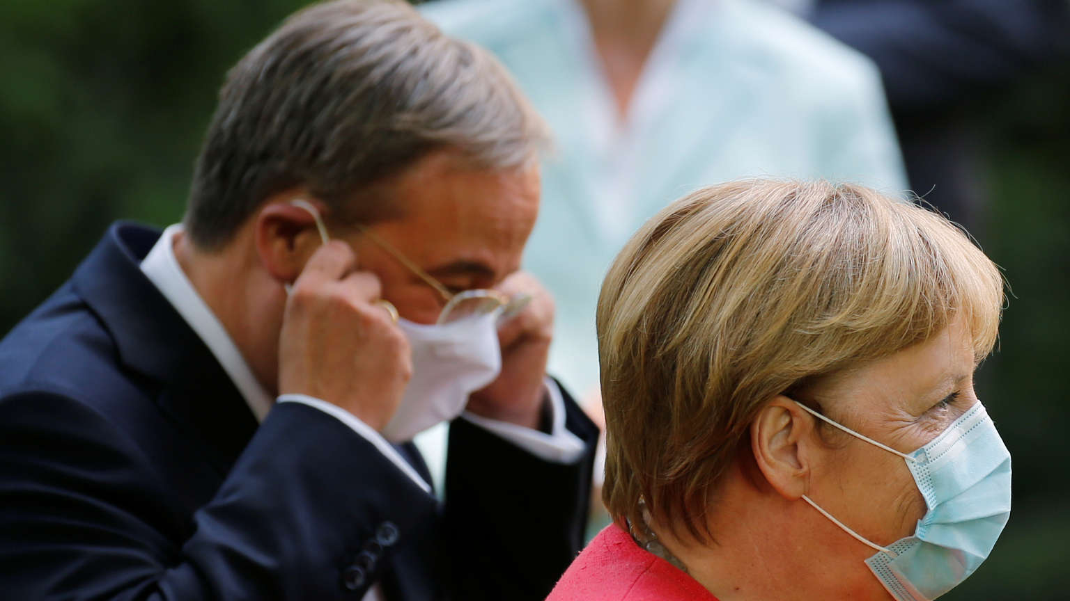Reglas corona más estrictas: Merkel hace cumplir la ley de frenado de emergencia y el "bloqueo breve"