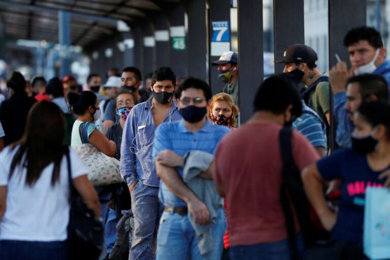 Suspensión de reuniones sociales, cierre de bares y restaurantes y restricción para circular: las nuevas medidas del Gobierno