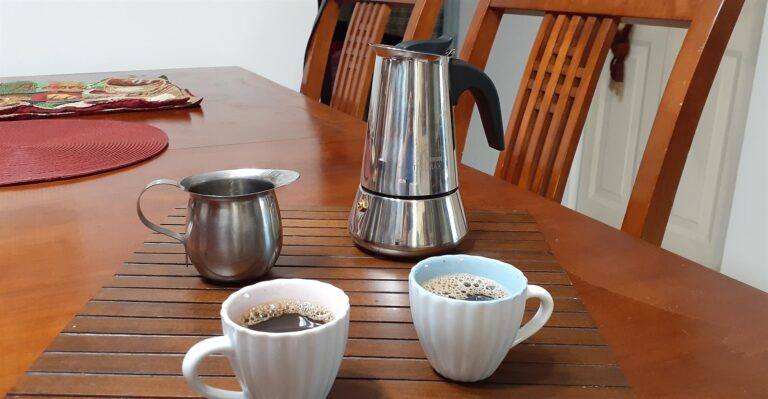 Beber más de 2 tazas de café/día reduce el 44%