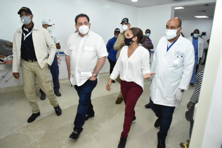 Director SNS supervisa funcionamiento de hospitales durante la Semana Santa