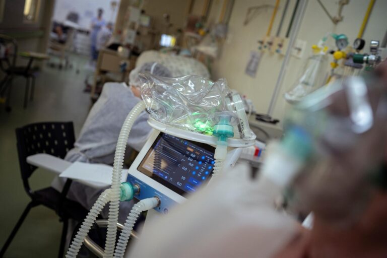 Enfermos de COVID con más afectación respiratoria generan más neuropatologías