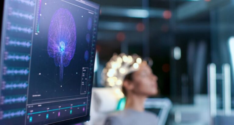 Estudio dice COVID-19 desarrolla problemas neurológicos o psiquiátricos seis meses