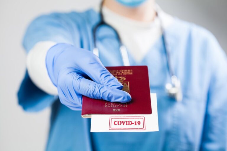 La OMS se pronunció en contra de los pasaportes de inmunidad: “pueden exacerbar desigualdades y promover una libertad diferenciada”