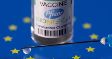El CEO de Pfizer afirmó que quizás sea necesaria una tercera dosis para reforzar la vacuna