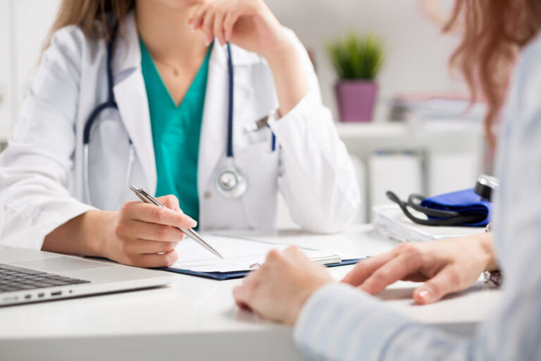 Facilitarán visa USA a profesionales salud