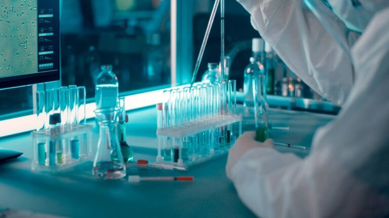 Nuevo debate: en qué consiste la combinación de dosis de las vacunas COVID-19