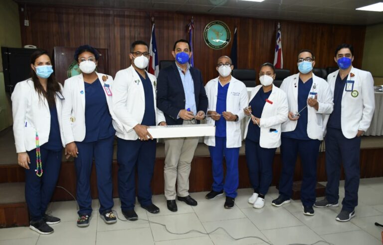 Fundación Dominicana de Urología (FUNDOURO) Dr. Pablo Mateo dona equipos a la residencia de Urología del Hospital Central de las Fuerzas Armadas  