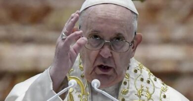 El papa lamenta continúen las guerras y llama a superar retrasos de las vacunas contra el COVID