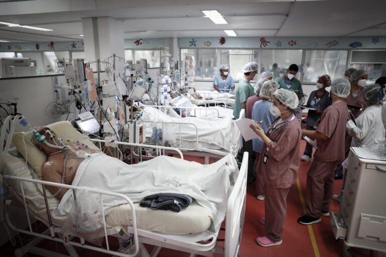 El sistema sanitario de San Pablo está colapsado por el coronavirus: más de 700 personas esperan una cama en cuidados intensivos